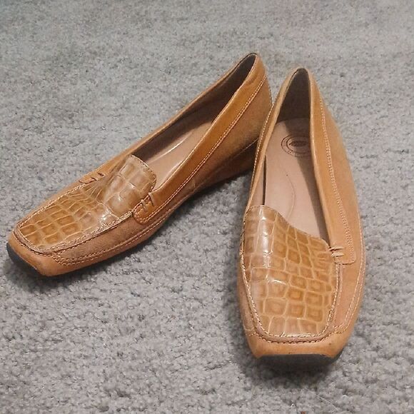 Nurture leather tan crocodile casual slip on loafers Sz 7.5 EUC - Picture 1 of 9